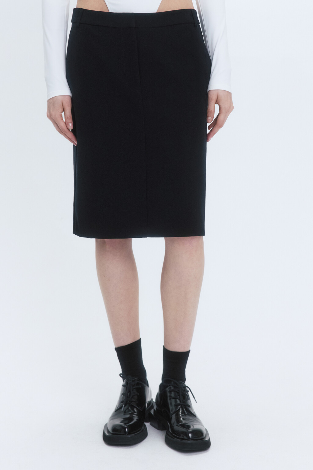 Юбка-карандаш миди костюмная с разрезом сзади - цвет черный - 3