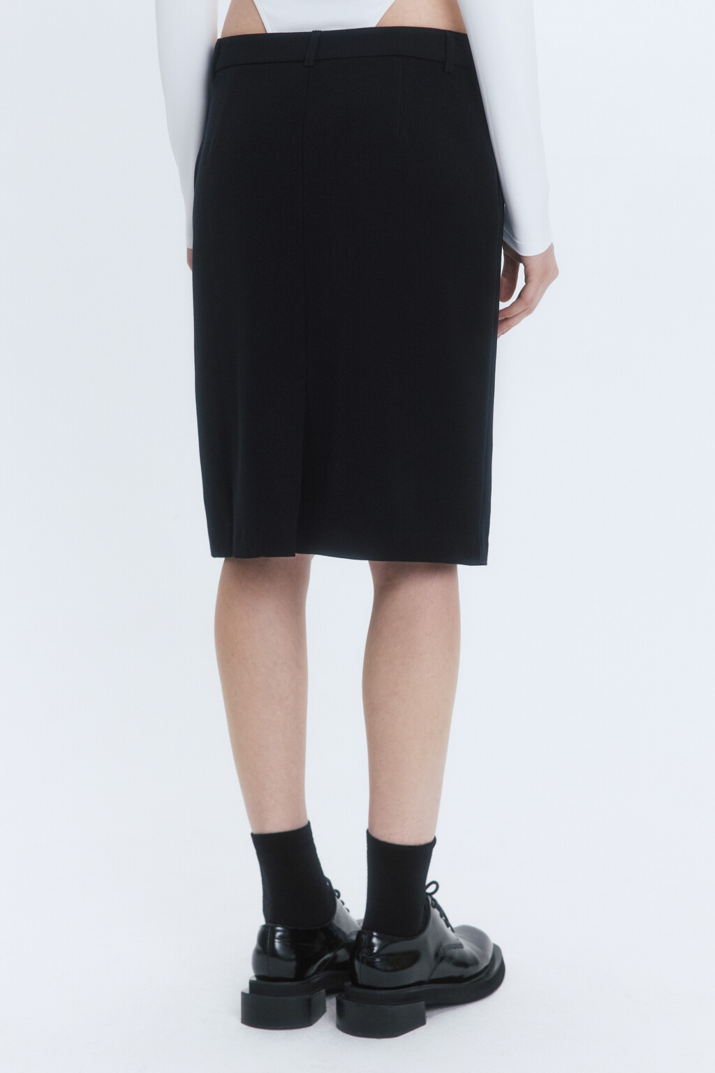 Юбка-карандаш миди костюмная с разрезом сзади - цвет черный - 5