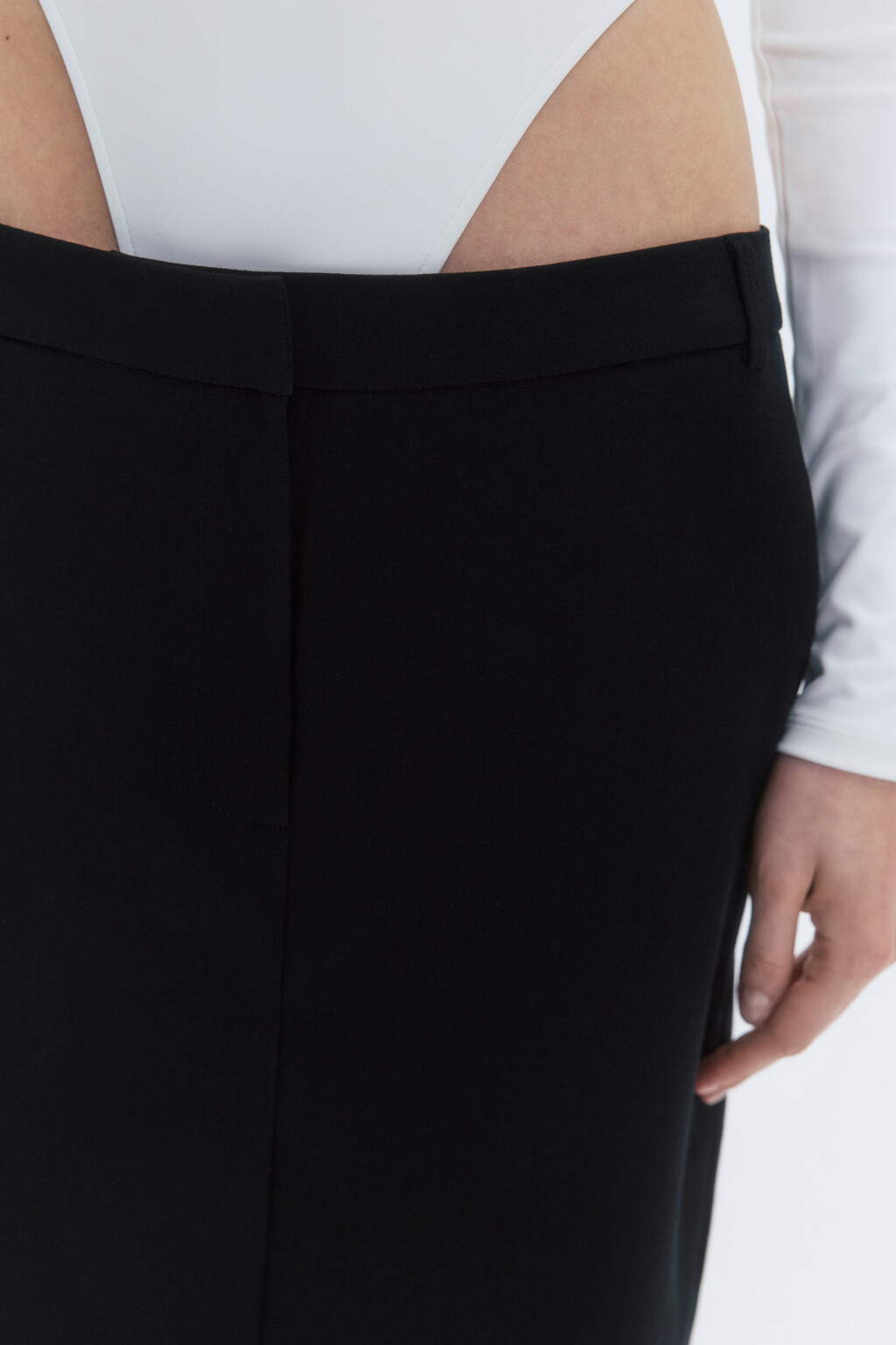 Юбка-карандаш миди костюмная с разрезом сзади - цвет черный - 6