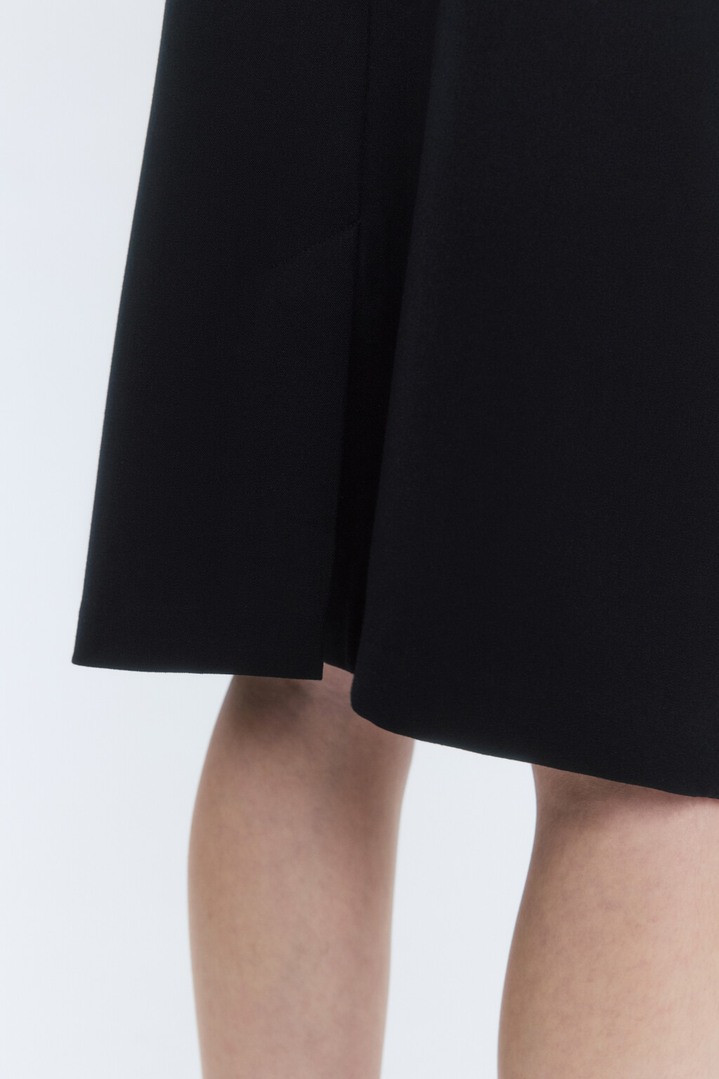 Юбка-карандаш миди костюмная с разрезом сзади - цвет черный - 7