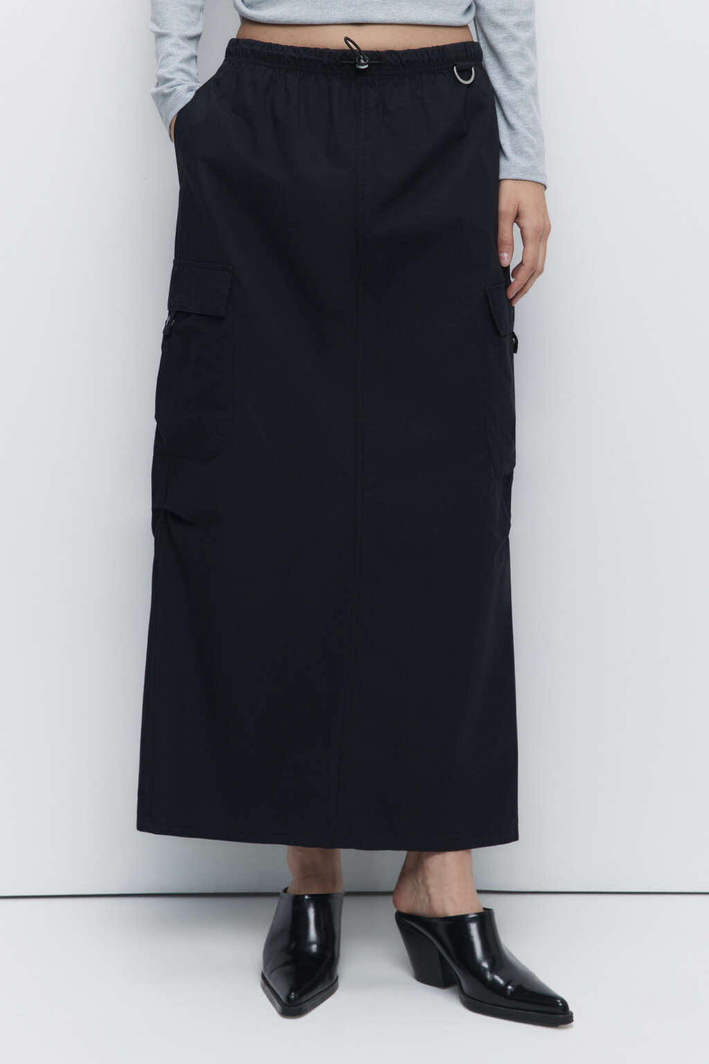 Юбка-парашют миди хлопковая с карманами карго - цвет черный - 2