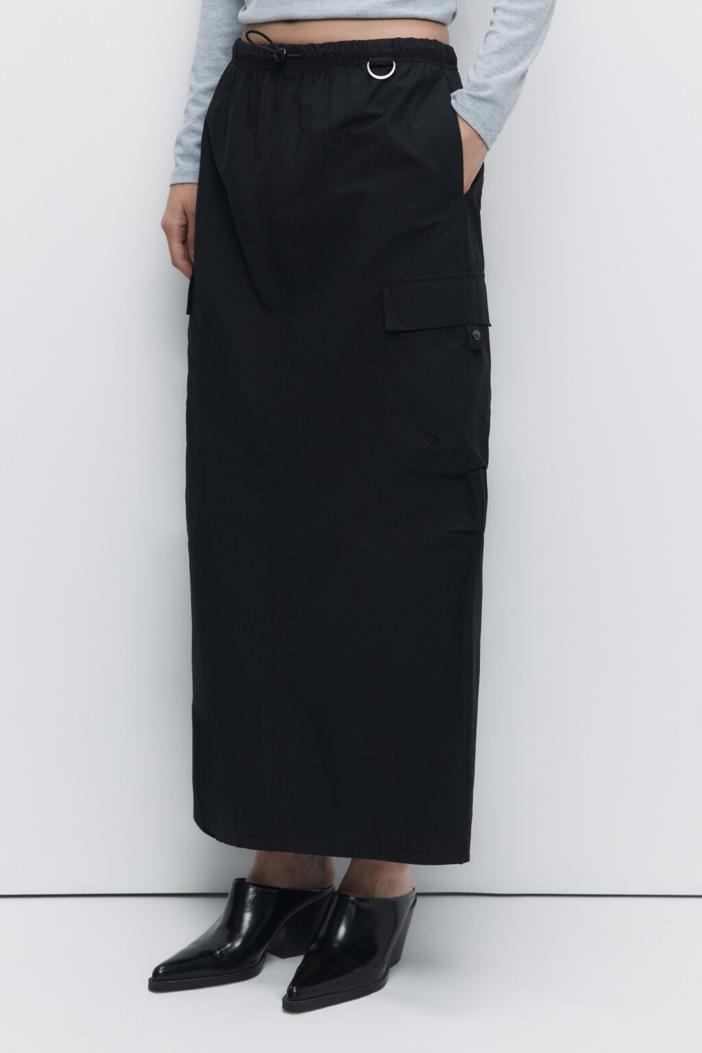 Юбка-парашют миди хлопковая с карманами карго - цвет черный - 3