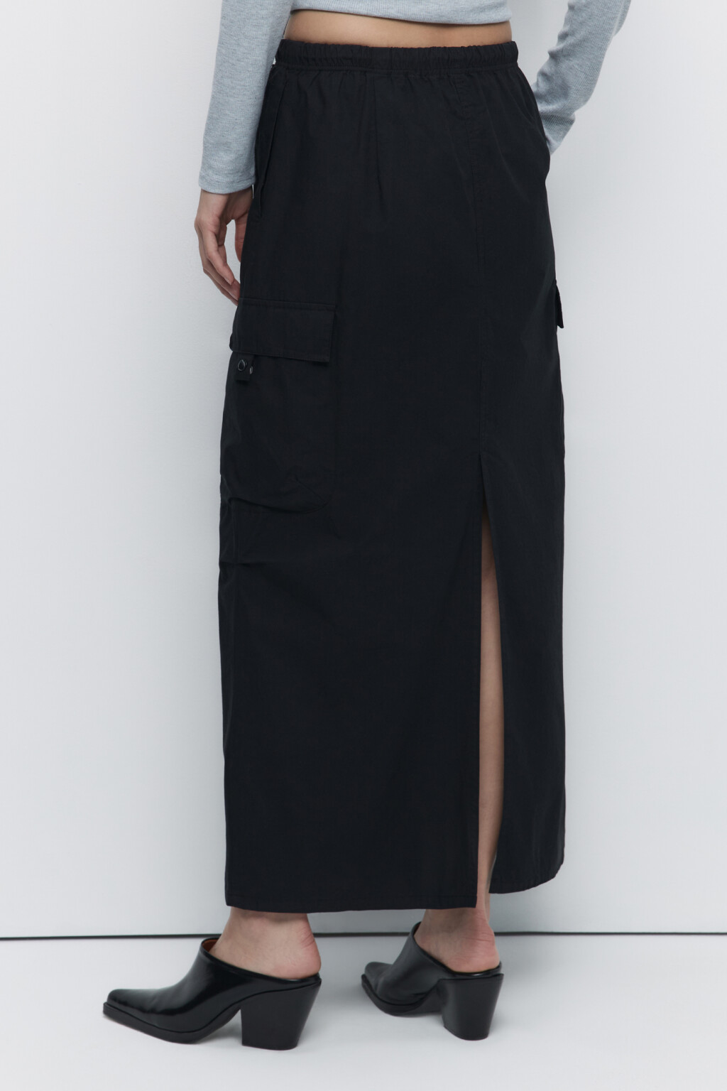 Юбка-парашют миди хлопковая с карманами карго - цвет черный - 4