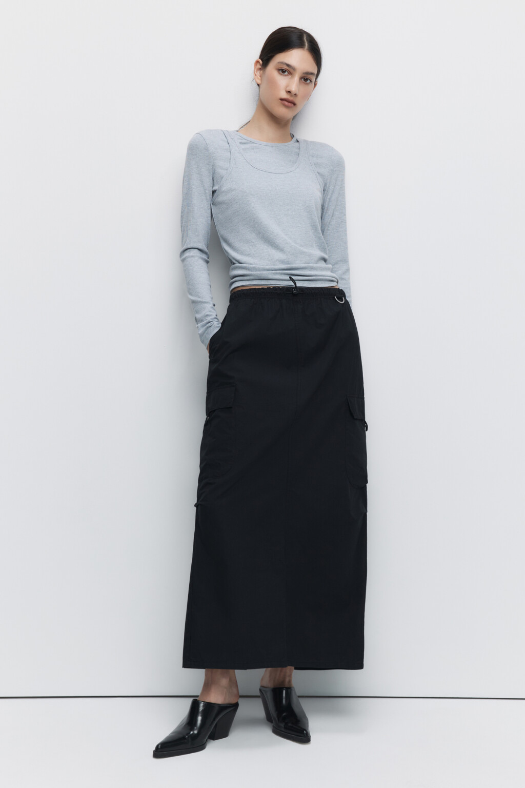 Юбка-парашют миди хлопковая с карманами карго - цвет черный - 1