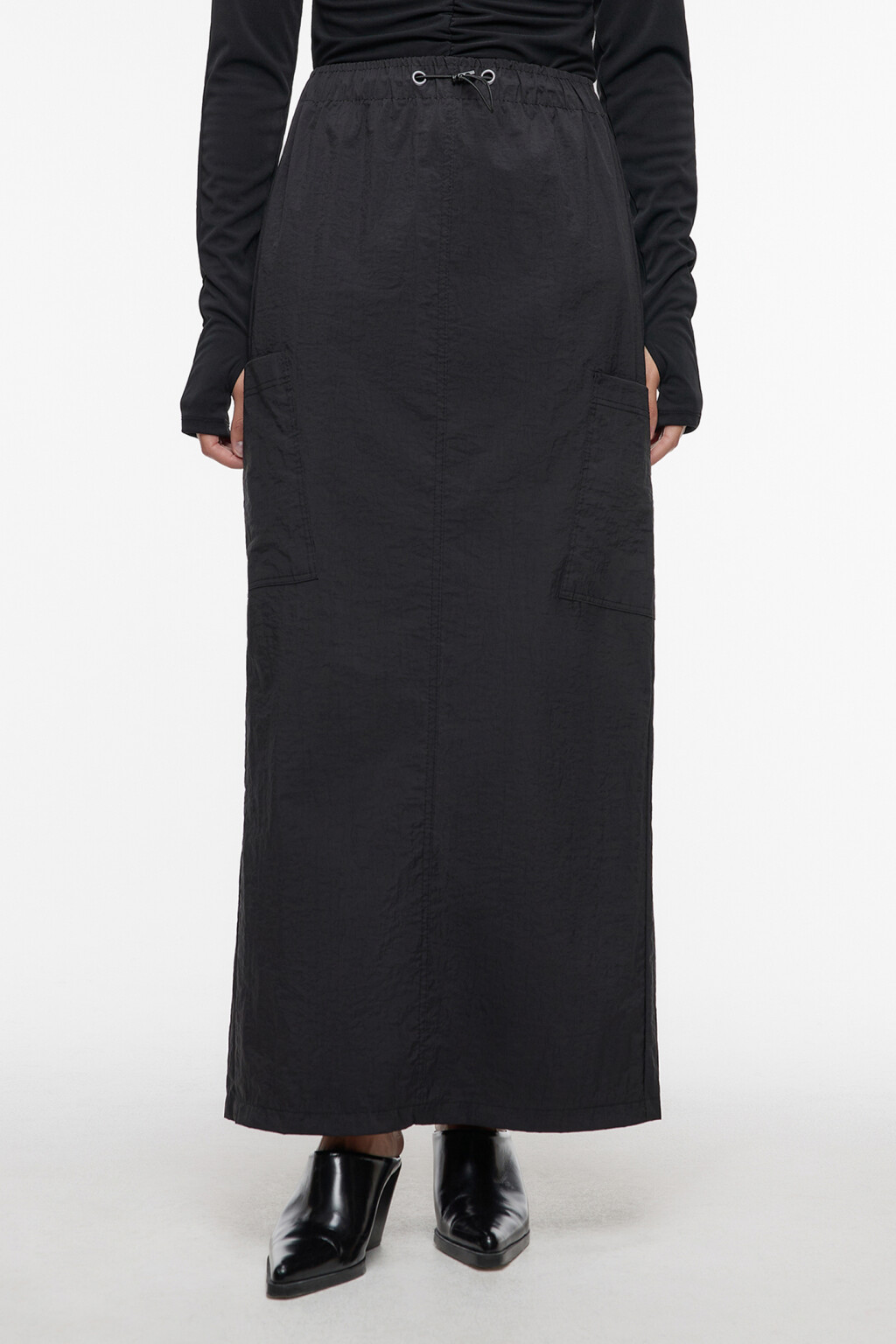 Юбка-парашют макси с низкой посадкой и карманами карго - цвет черный - 2