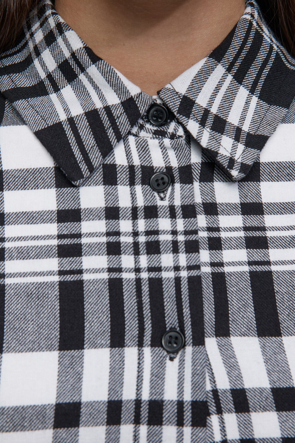 Рубашка oversize клетчатая обрезанная с бахромой - цвет черный - 5