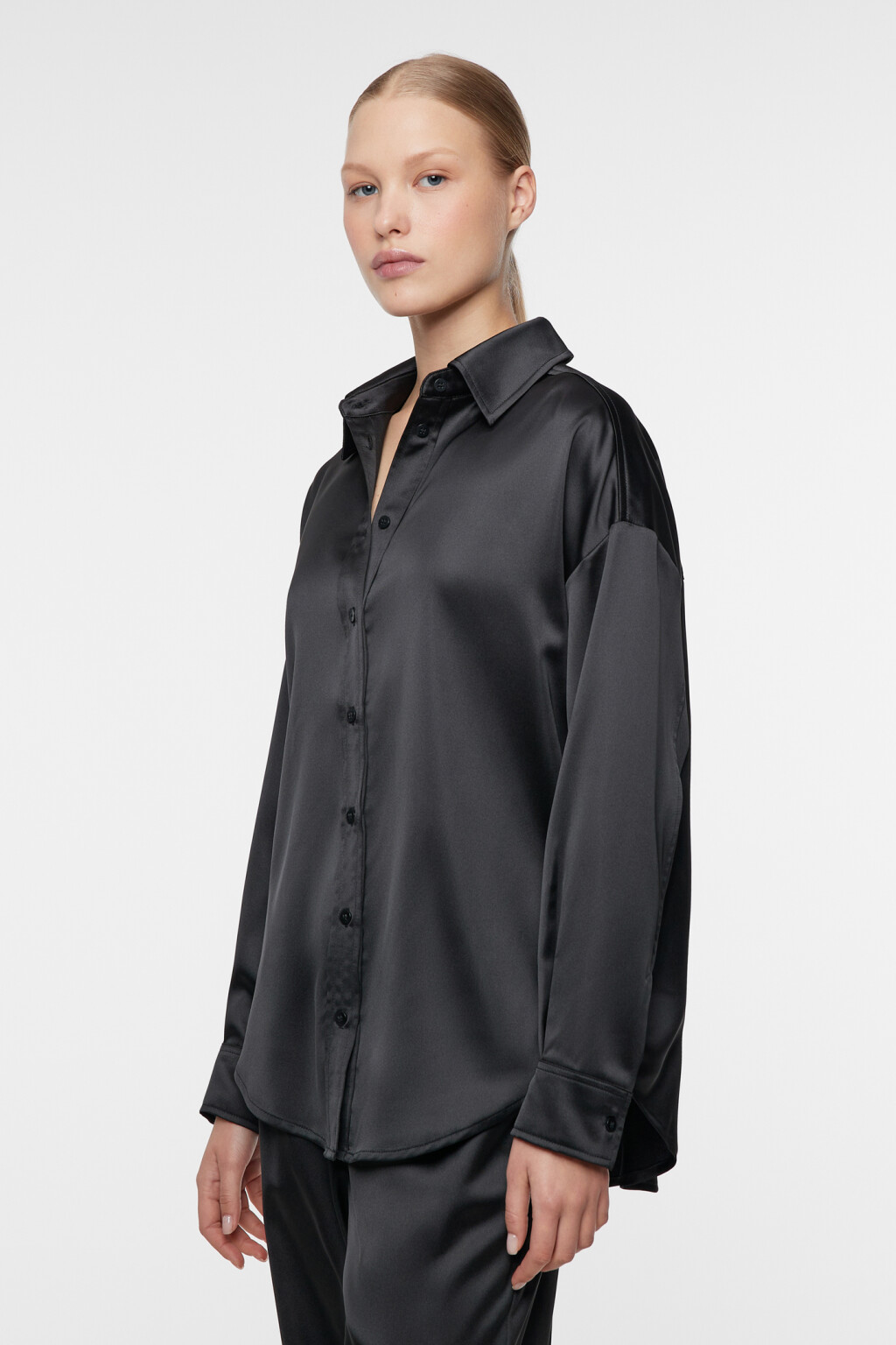 Блузка-рубашка oversize однотонная из атласной ткани - цвет черный - 3
