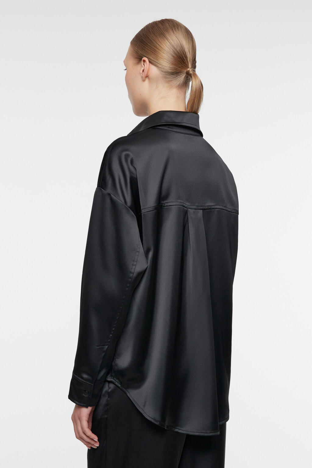Блузка-рубашка oversize однотонная из атласной ткани - цвет черный - 4