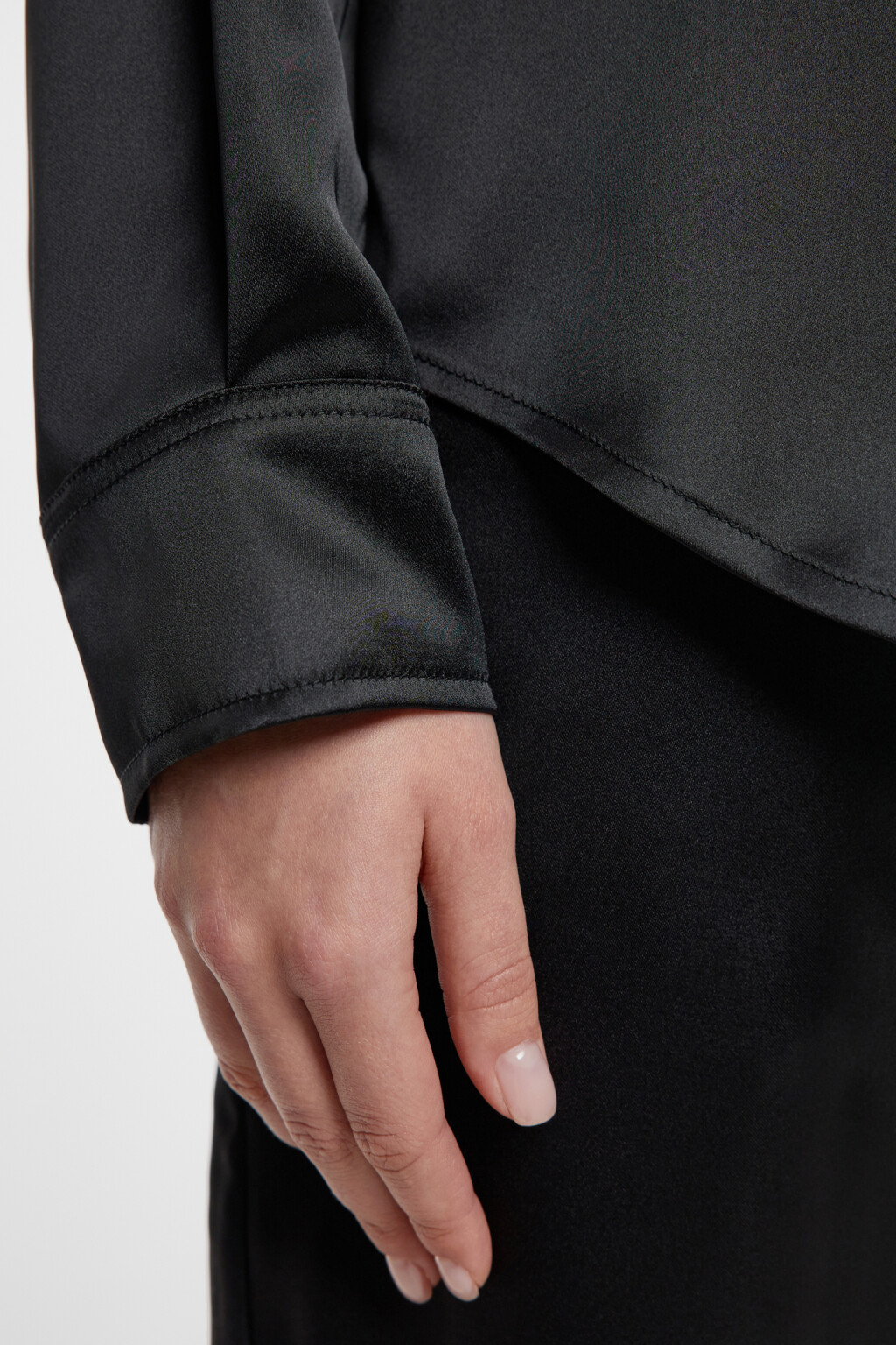 Блузка-рубашка oversize однотонная из атласной ткани - цвет черный - 7