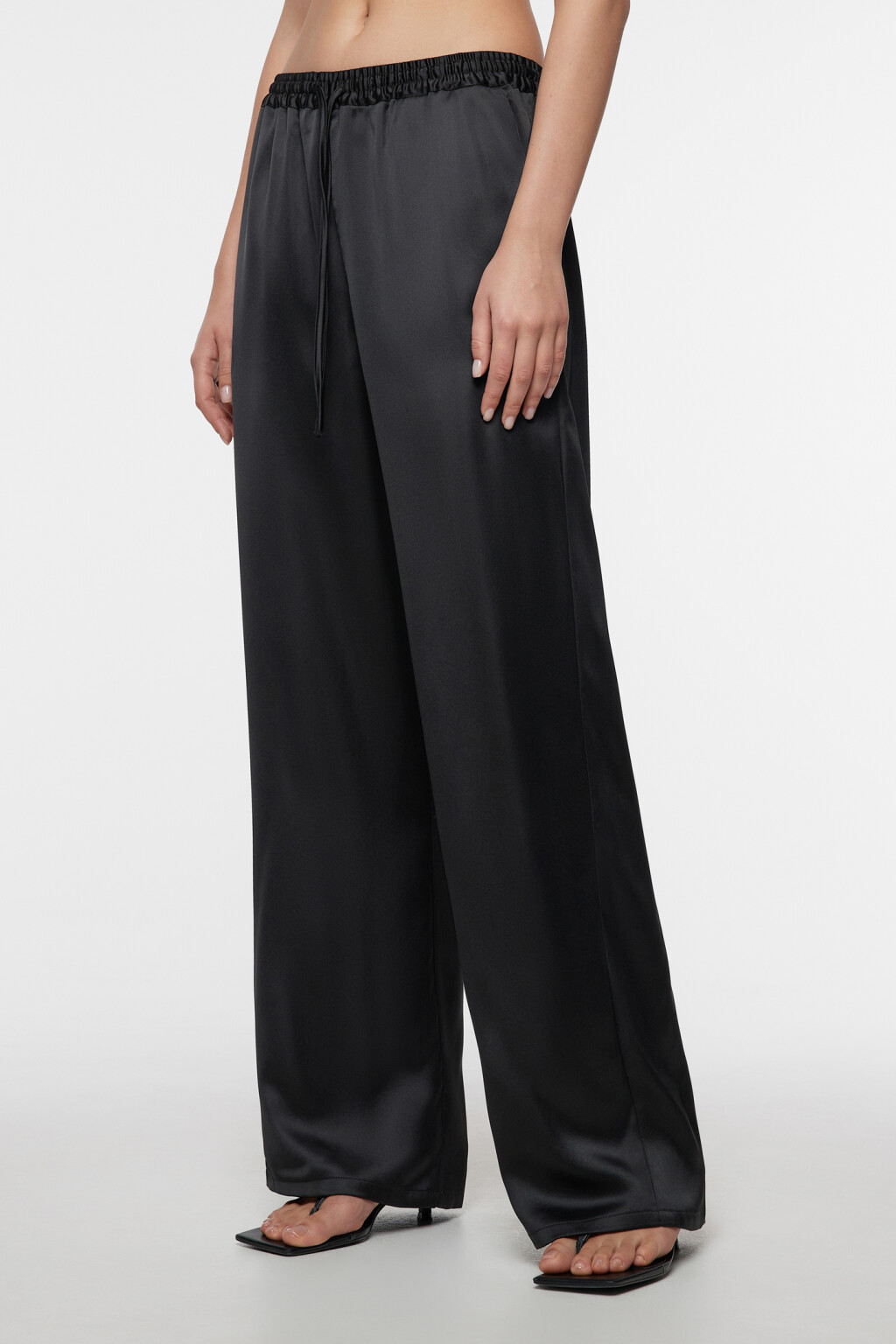 Брюки прямые атласные с поясом на завязках - цвет черный - 3