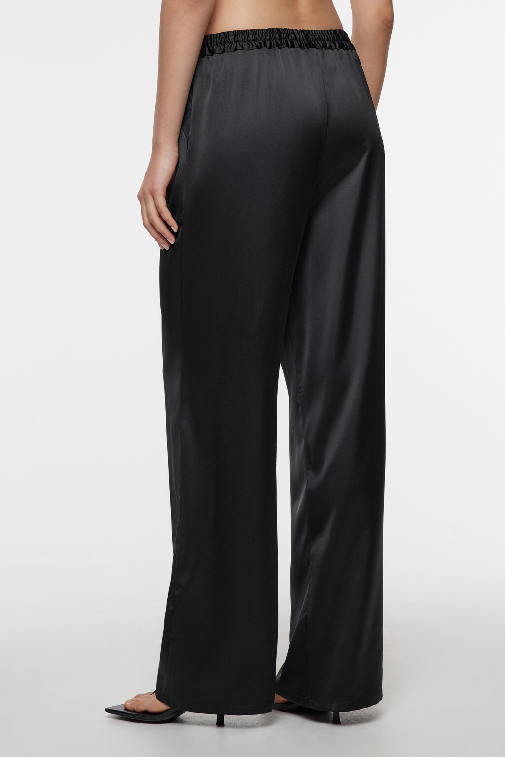 Брюки прямые атласные с поясом на завязках - цвет черный - 4
