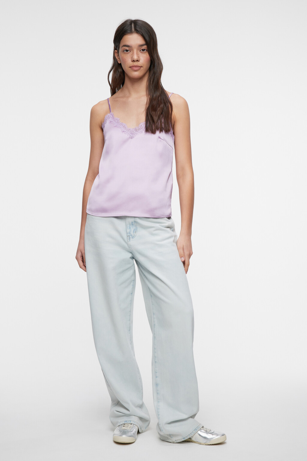 Блузка-майка сатиновая на тонких бретельках с кружевом - цвет розовый - 5