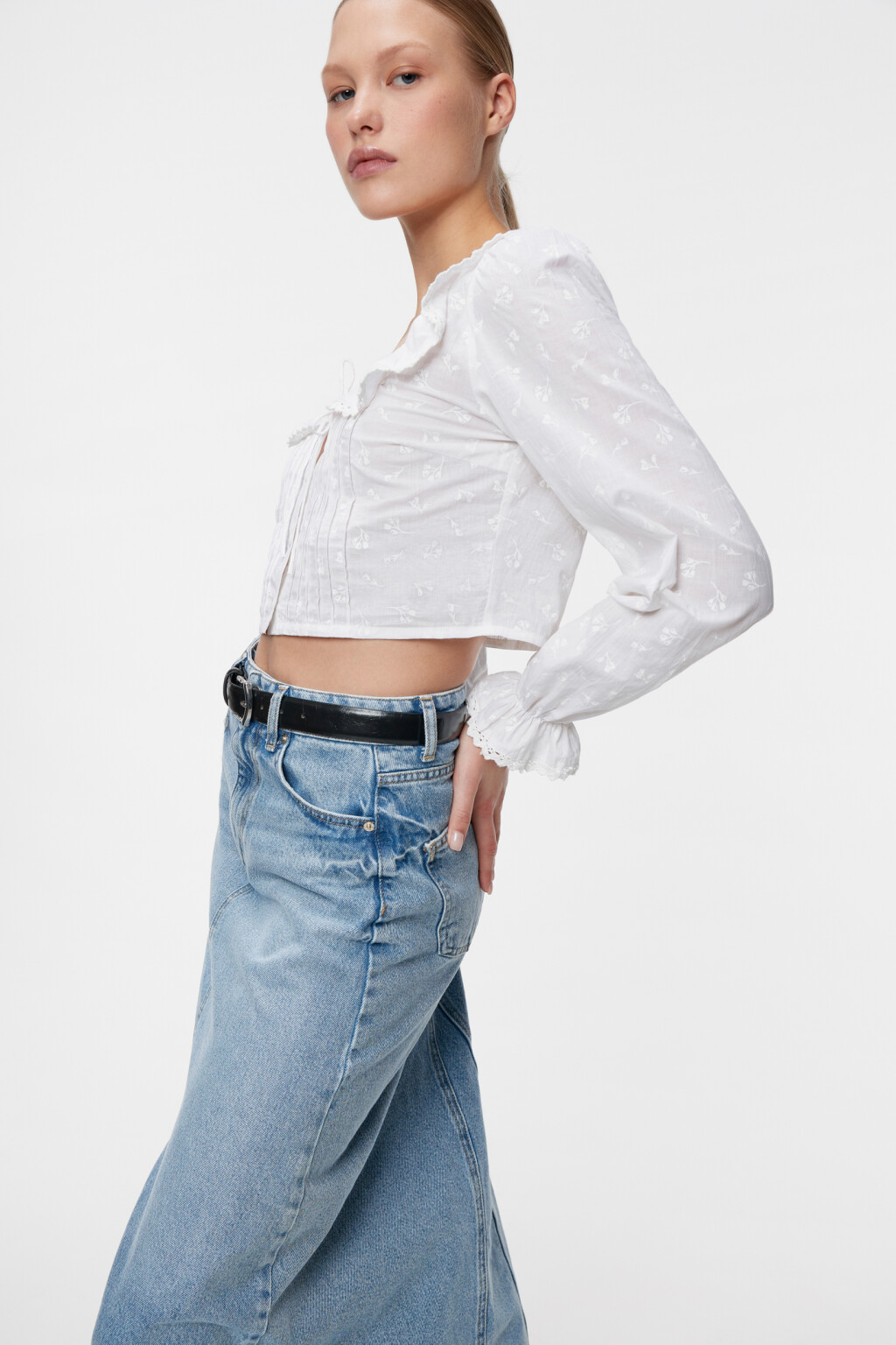 Блузка хлопковая с ажурным воротничком и манжетами - цвет белый - 8