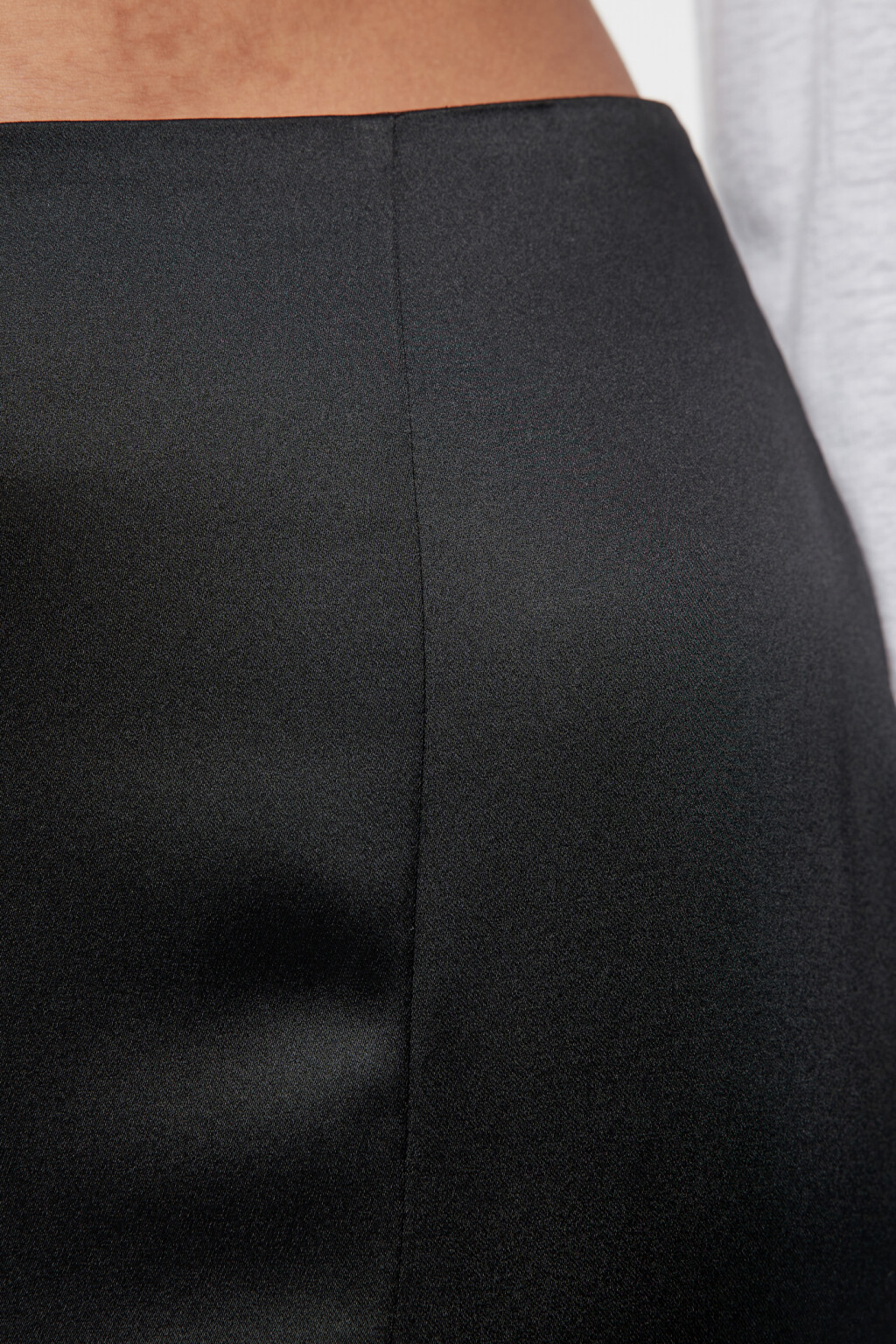 Юбка-карандаш миди сатиновая с кружевом и разрезом - цвет черный - 5