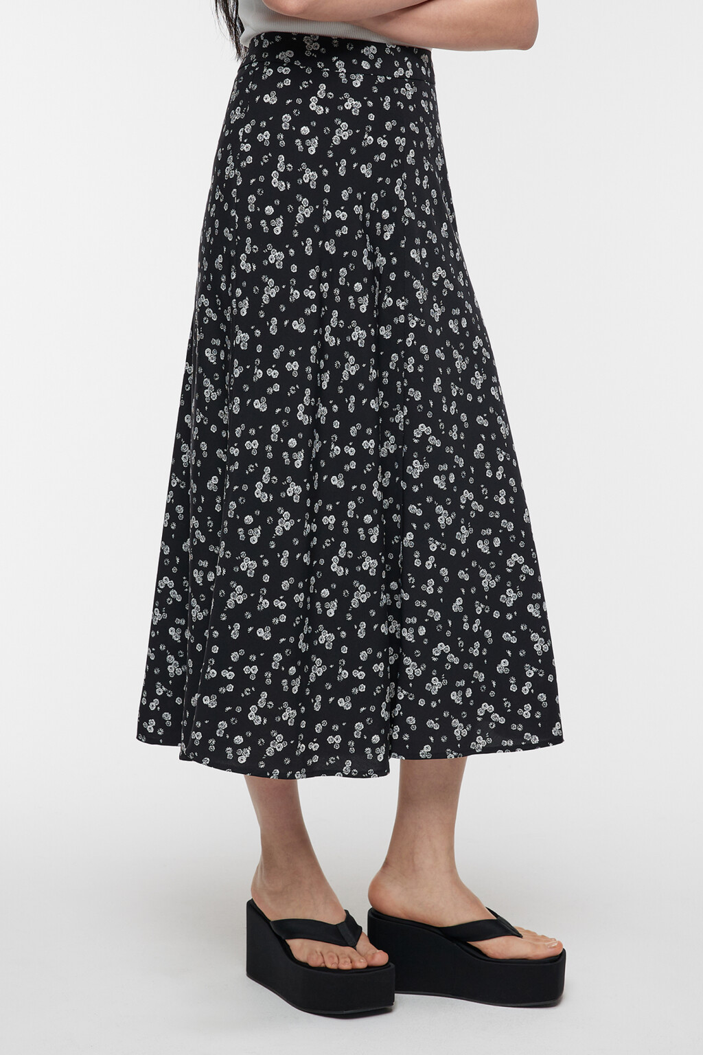 Юбка-трапеция миди с цветочным принтом - цвет черный - 2