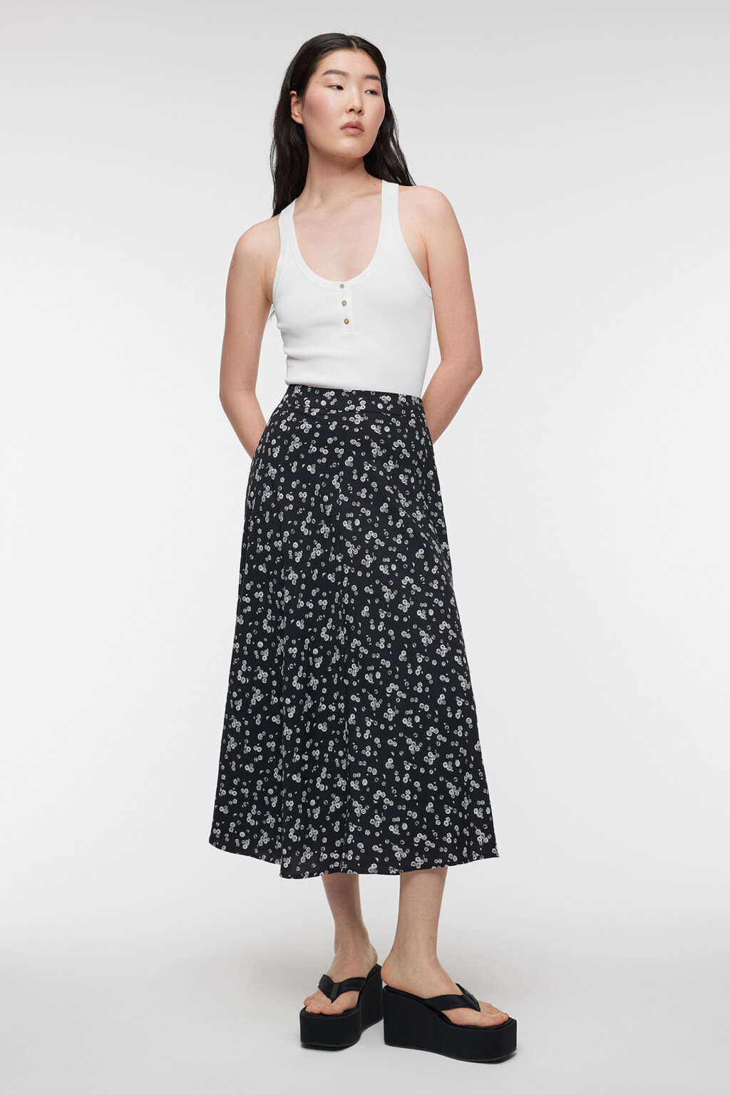 Юбка-трапеция миди с цветочным принтом - цвет черный - 4