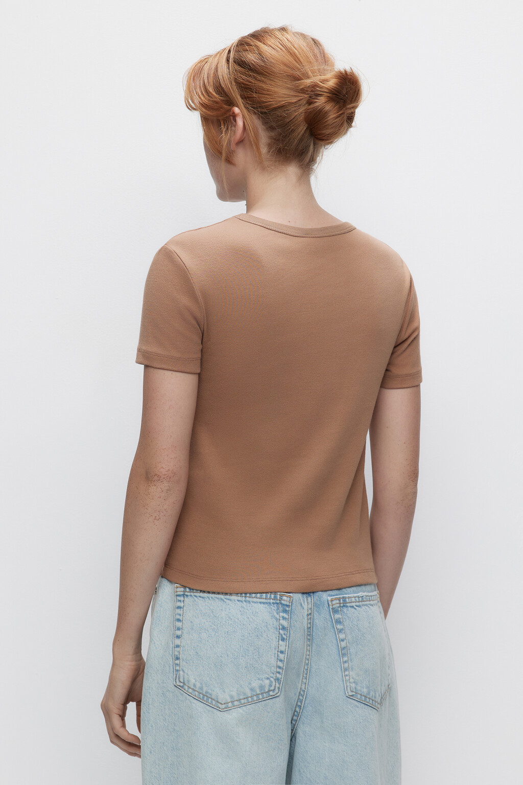 Футболка slim хлопковая облегающая в базовых цветах - цвет коричневый - 3