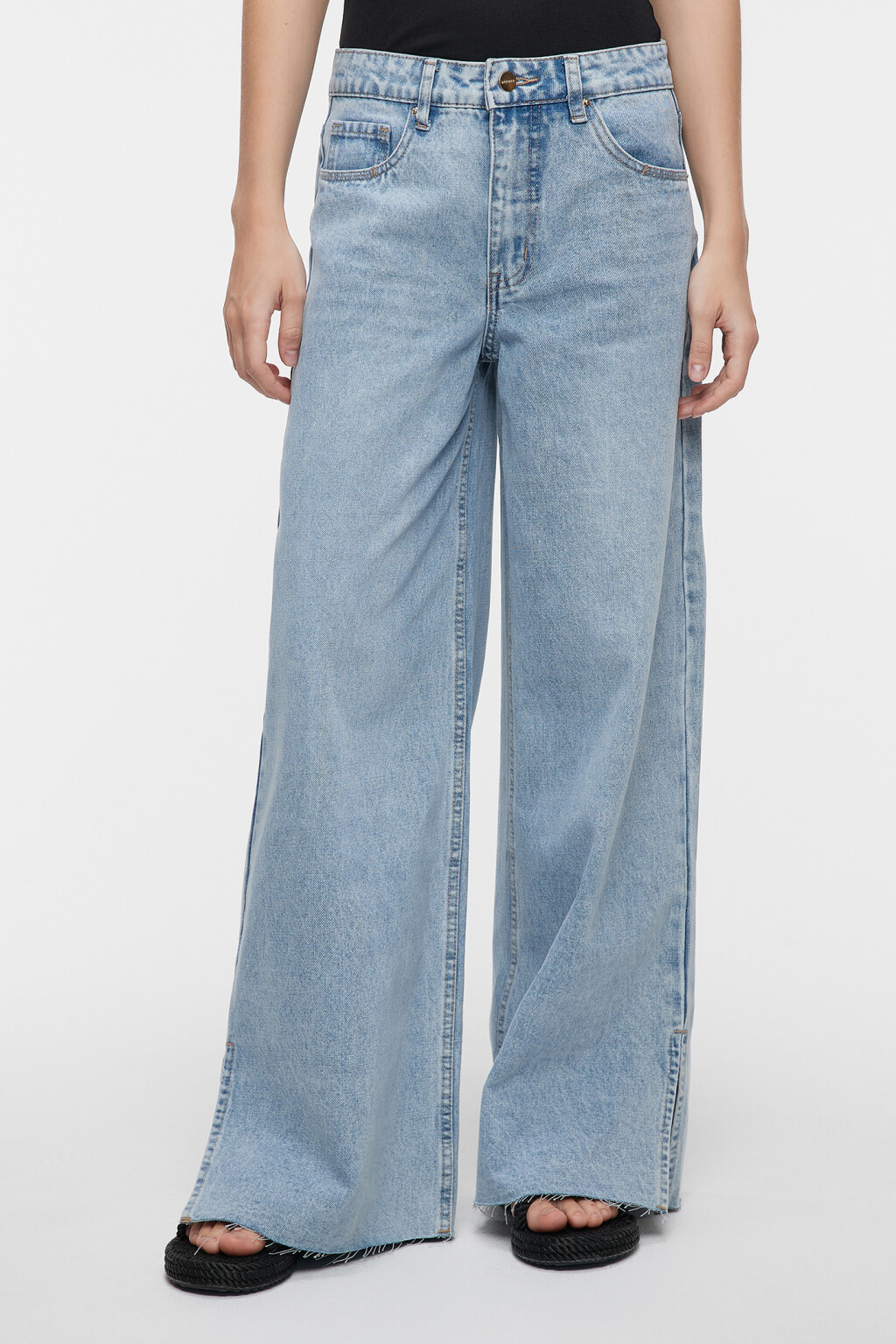 Джинсы широкие с низкой посадкой и открытыми срезами - цвет голубой - 2