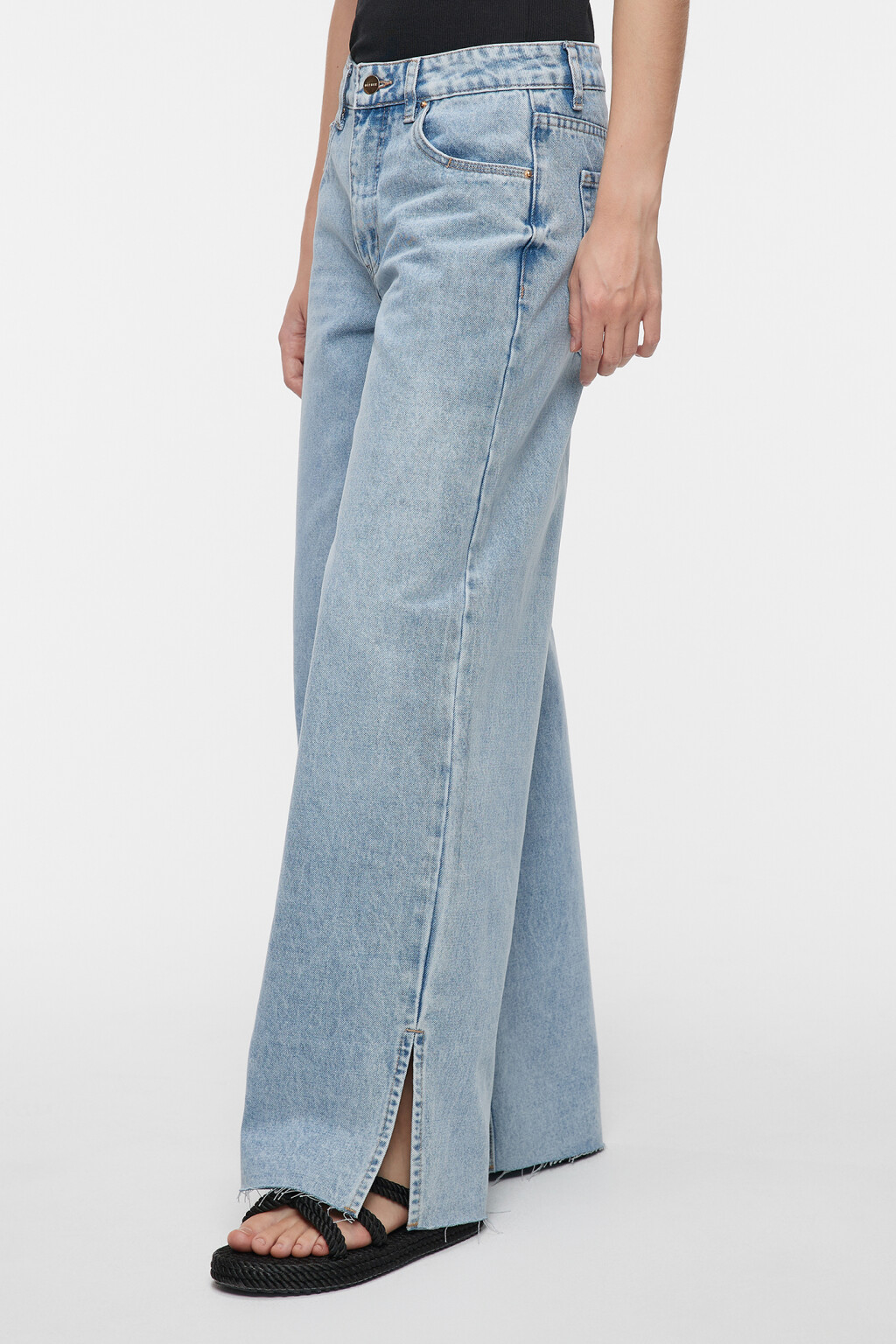 Джинсы широкие с низкой посадкой и открытыми срезами - цвет голубой - 3