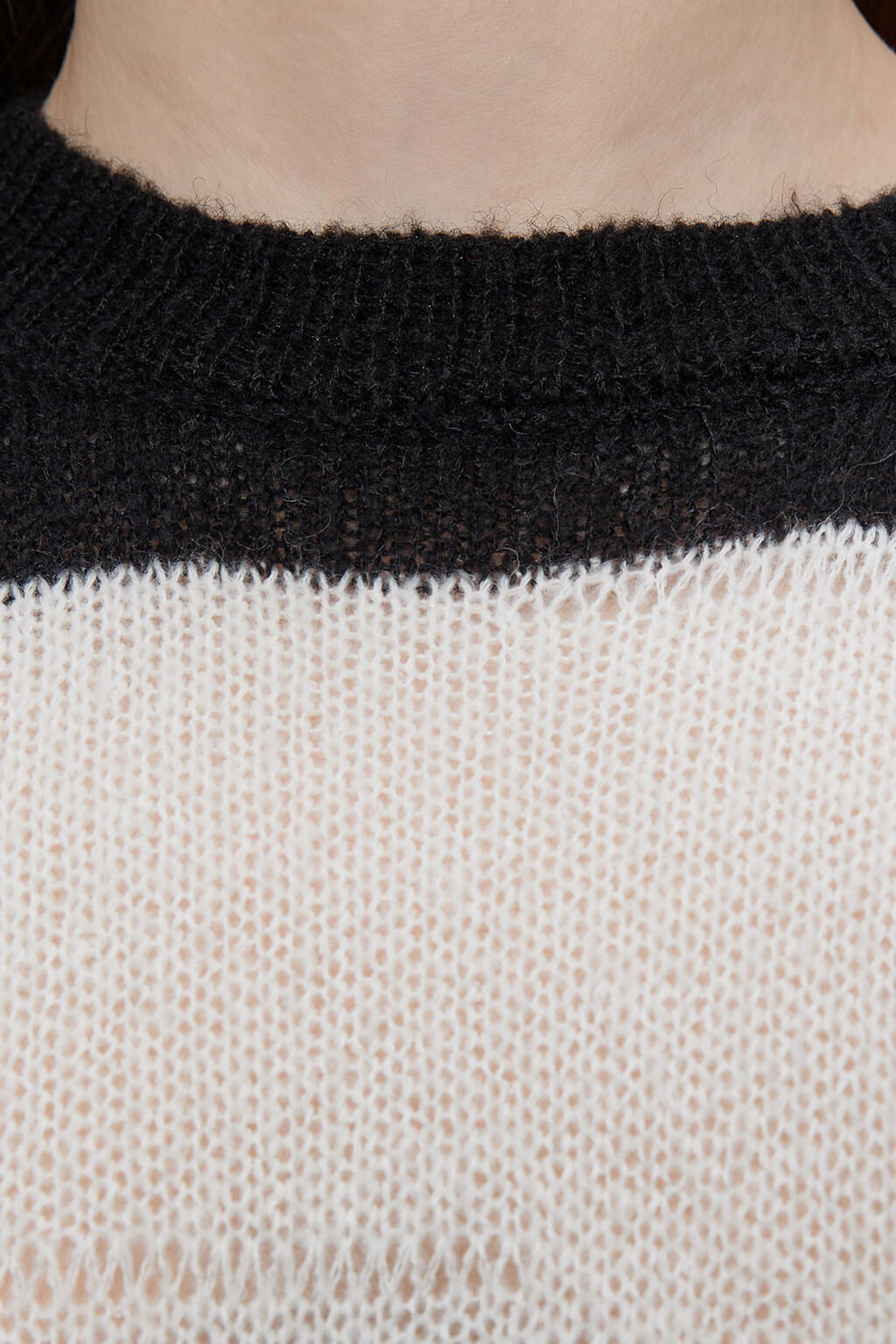 Джемпер oversize вязаный рваный в полоску - цвет черный - 5