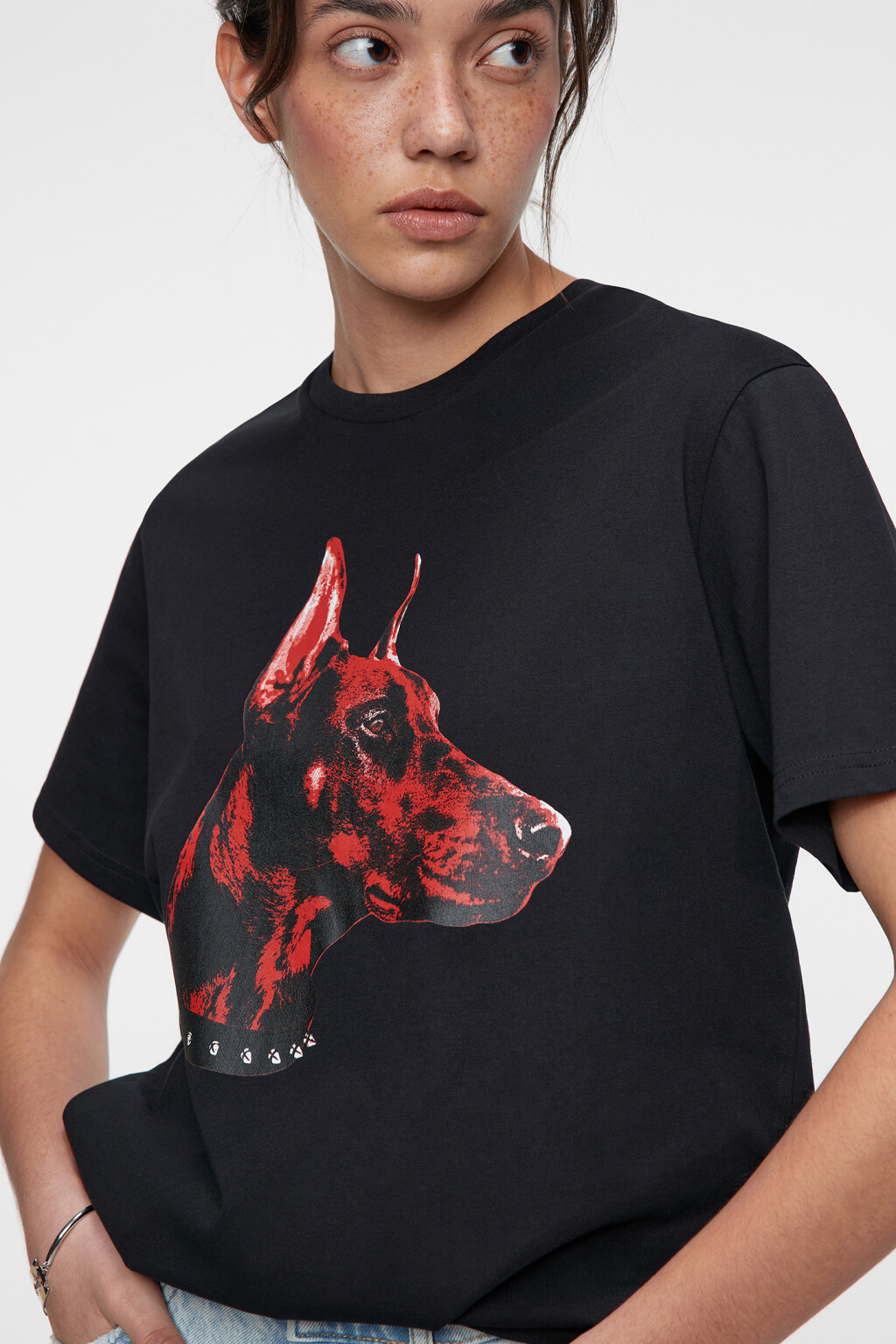 Футболка прямая хлопковая с принтом с собаками - цвет черный - 2
