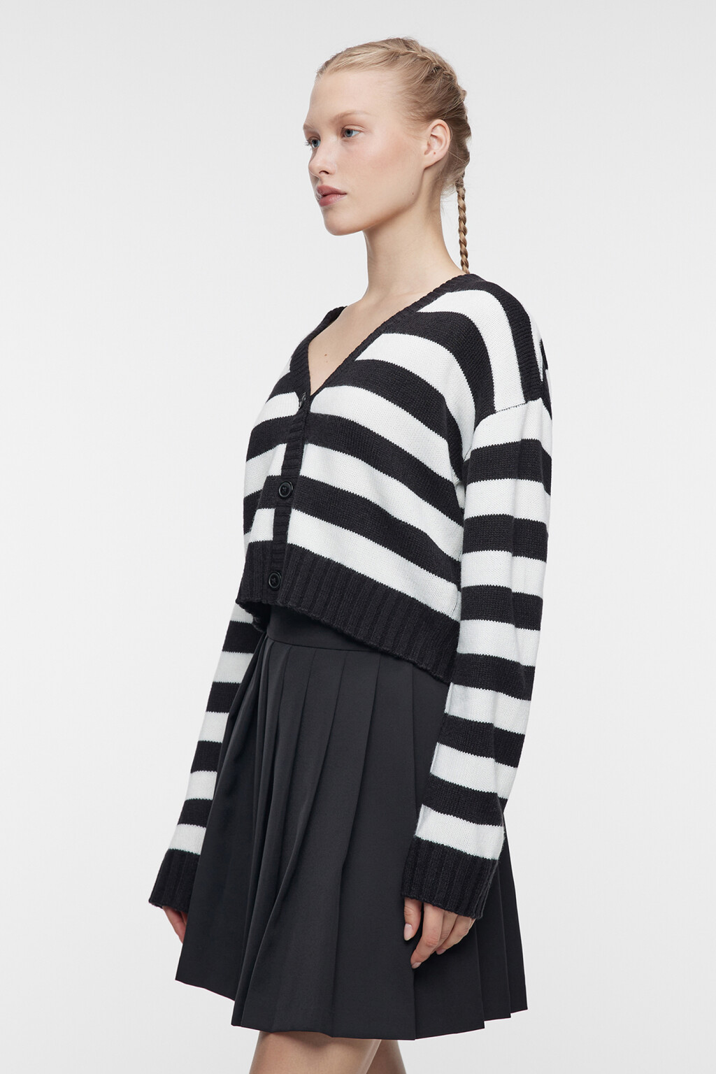 Кардиган укороченный тонкой вязки с V-вырезом - цвет черный - 3