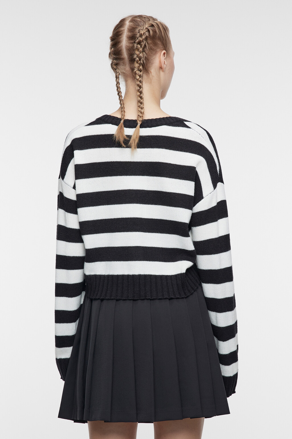 Кардиган укороченный тонкой вязки с V-вырезом - цвет черный - 4