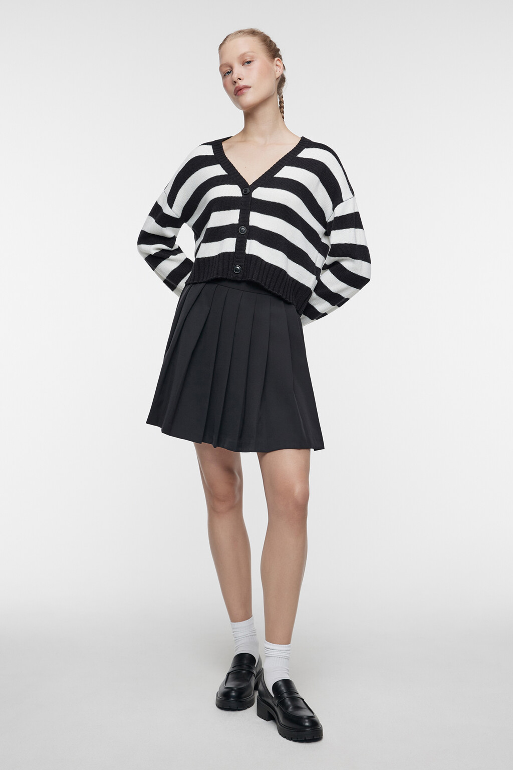 Кардиган укороченный тонкой вязки с V-вырезом - цвет черный - 1