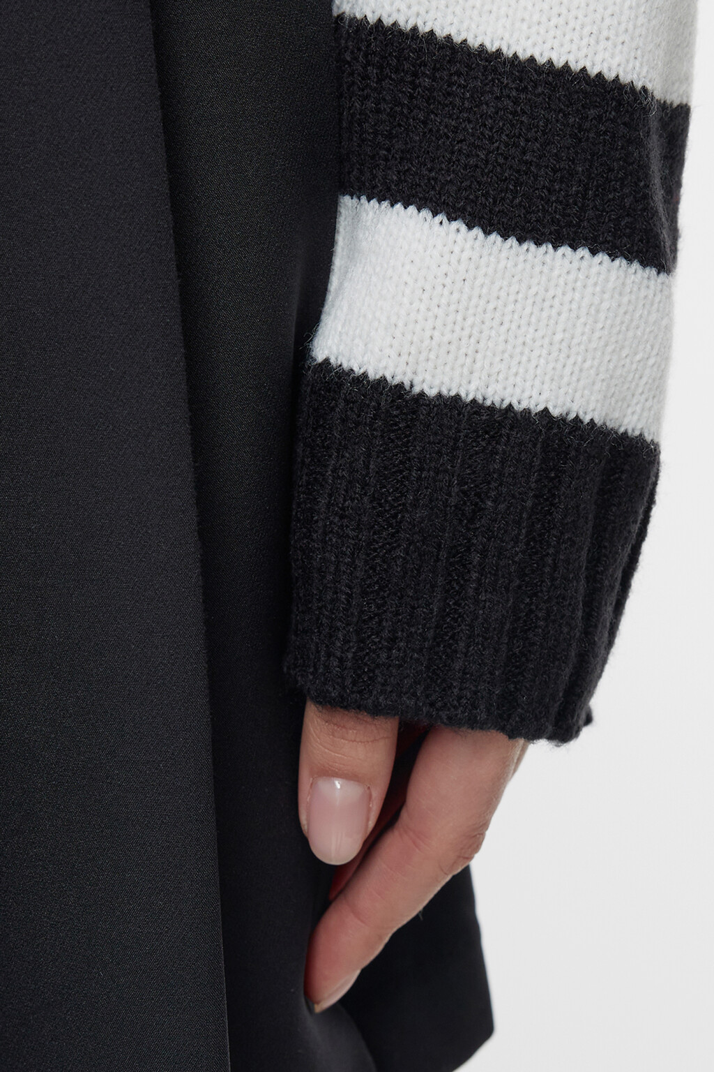 Кардиган укороченный тонкой вязки с V-вырезом - цвет черный - 7