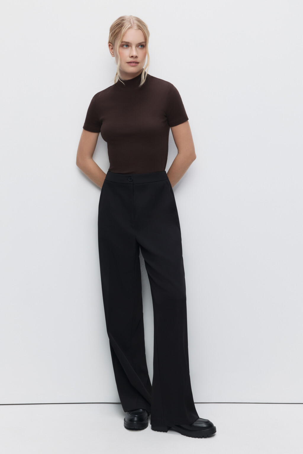 Футболка хлопковая облегающая с воротником-стойкой - цвет коричневый - 4