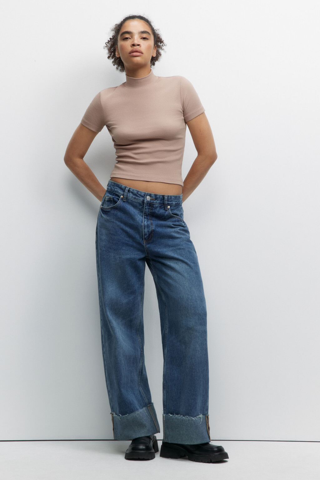 Футболка хлопковая облегающая с воротником-стойкой - цвет бежевый - 4