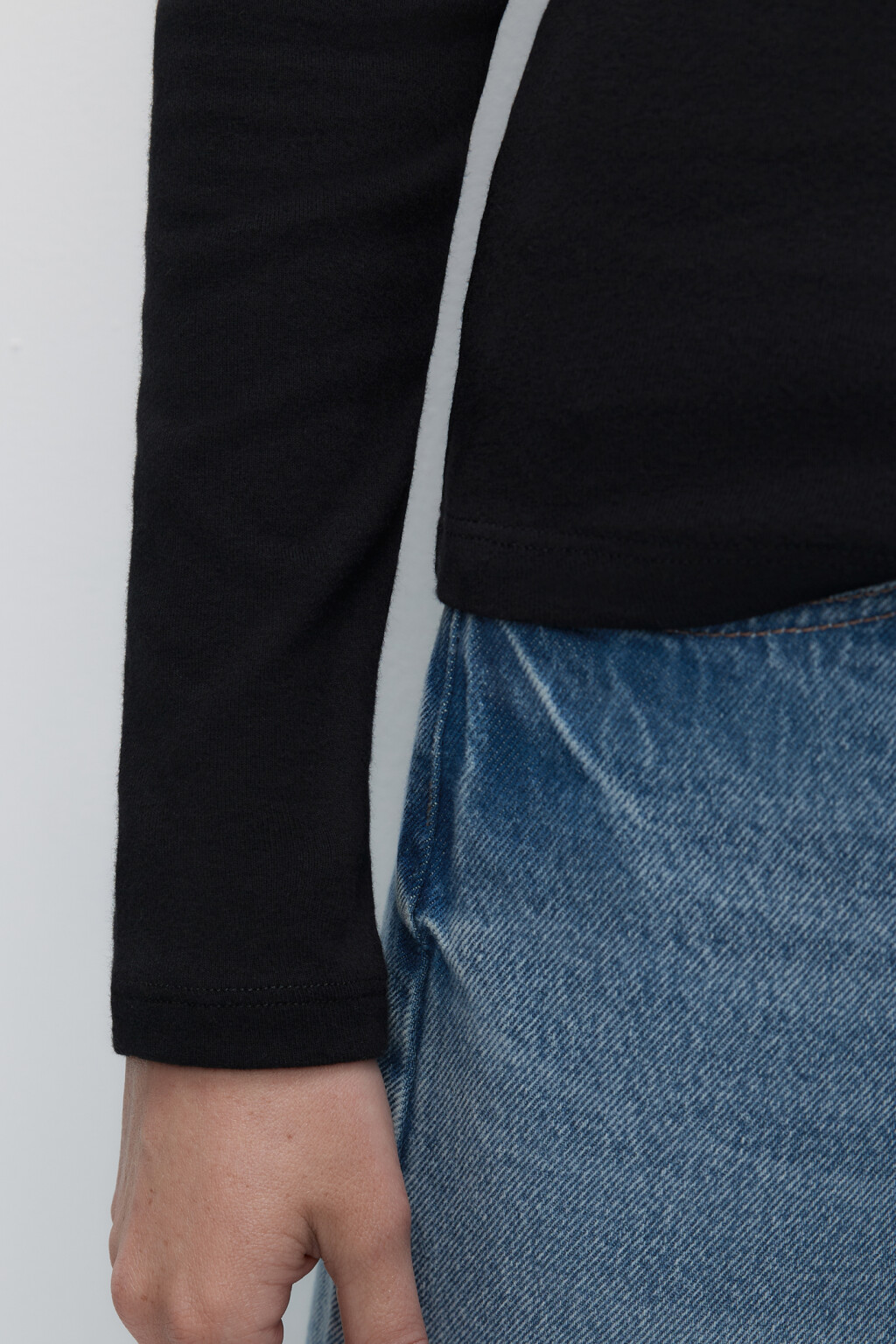 Лонгслив хлопковый облегающий в базовых цветах - цвет черный - 6
