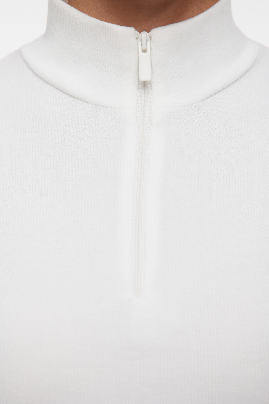 Лонгслив укороченный с воротником-стойкой на молнии - цвет белый - 5