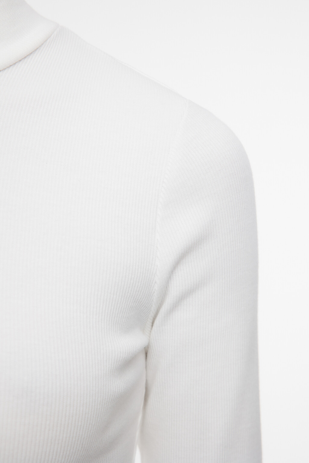 Лонгслив укороченный с воротником-стойкой на молнии - цвет белый - 6