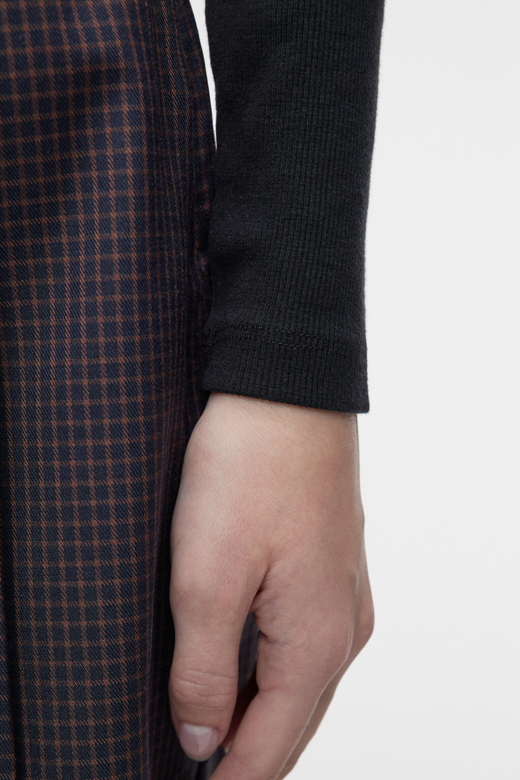 Водолазка хлопковая укороченная в рубчик - цвет черный - 6