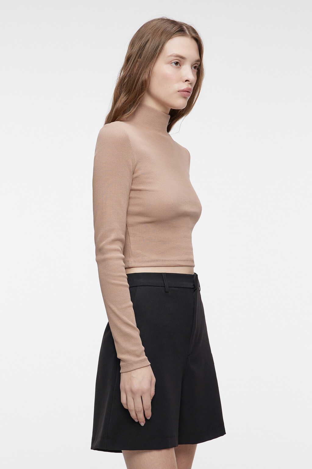 Водолазка хлопковая укороченная в рубчик - цвет бежевый - 2