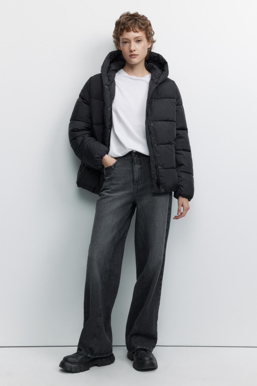 Куртка короткая стеганая с капюшоном - цвет черный - 1