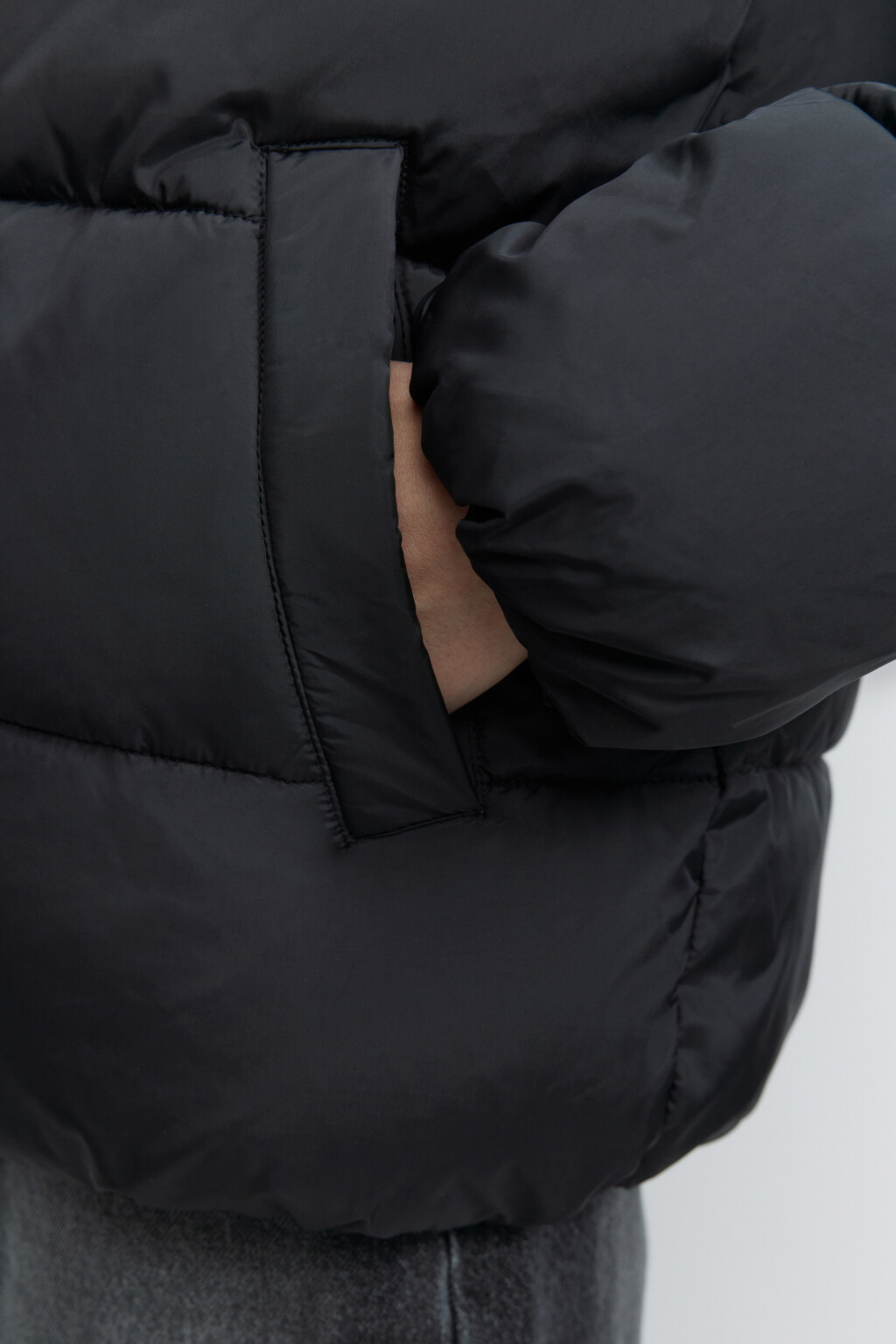 Куртка короткая стеганая с капюшоном - цвет черный - 6