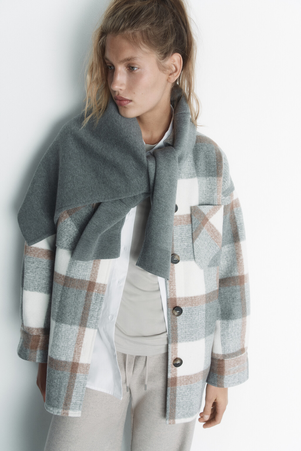 Полупальто короткое с нагрудными карманами - цвет серый - 11