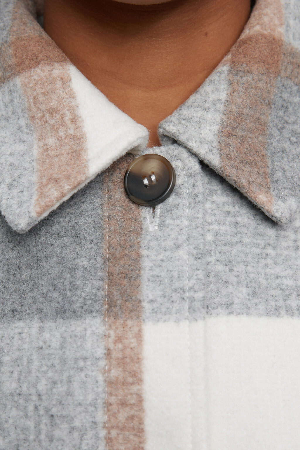 Полупальто короткое с нагрудными карманами - цвет серый - 5