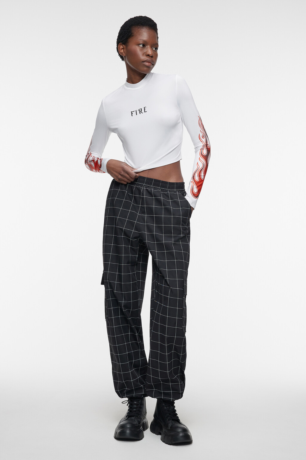 Водолазка сетчатая укороченная с принтом - цвет белый - 5