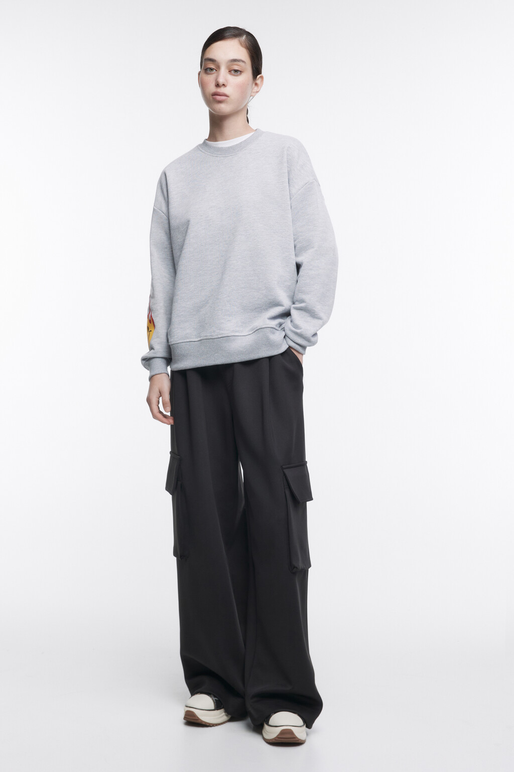 Свитшот oversize хлопковый с принтом-огоньком - цвет серый - 5