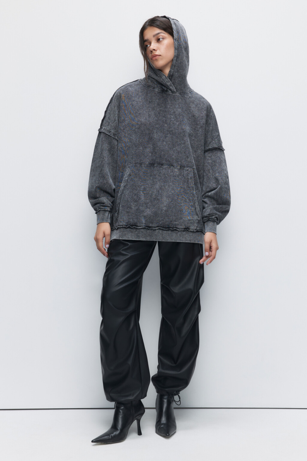 Худи oversize с капюшоном и состаренным эффектом 2331435913, цвет ...