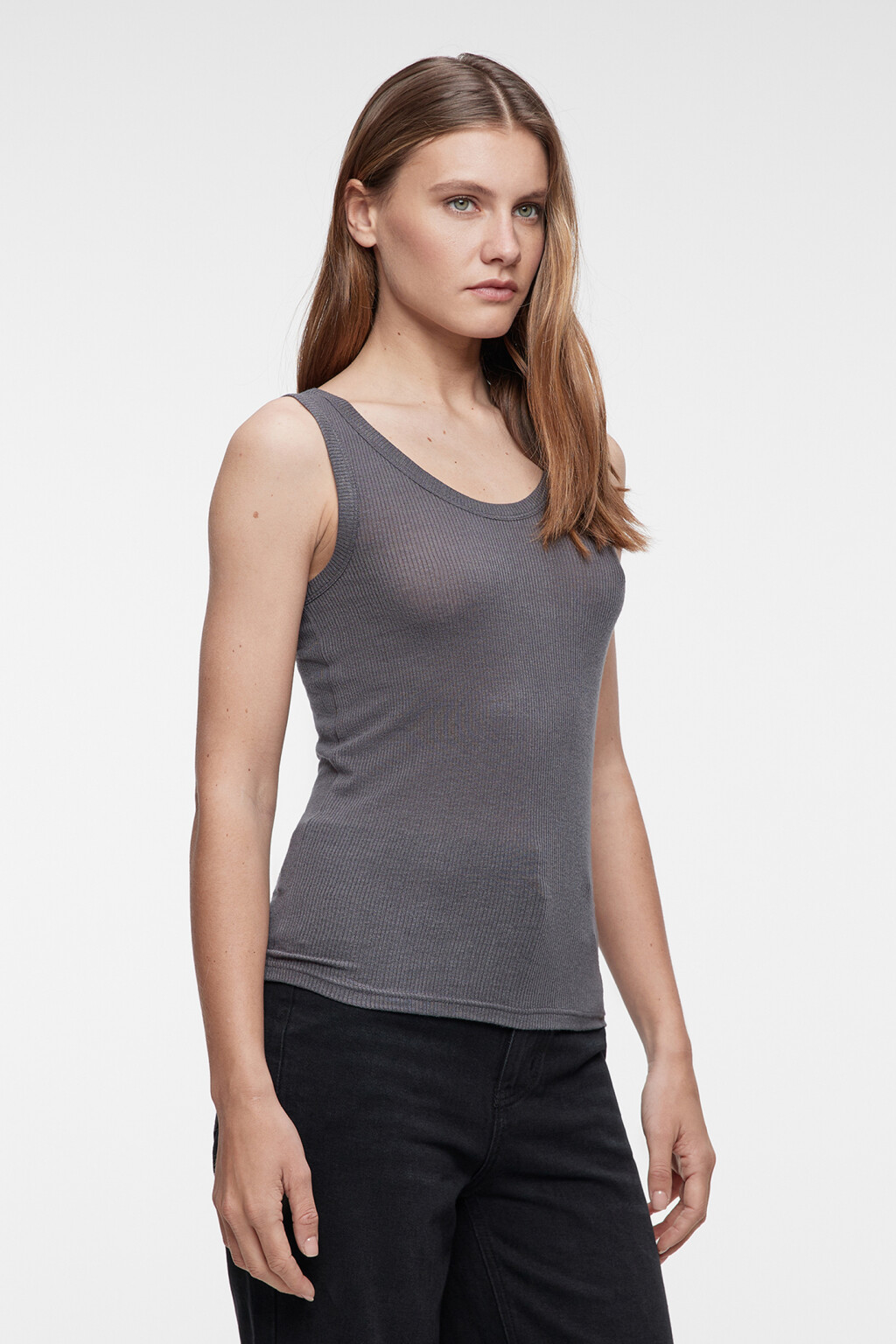 Майка slim вискозная на широких бретелях - цвет серый - 3
