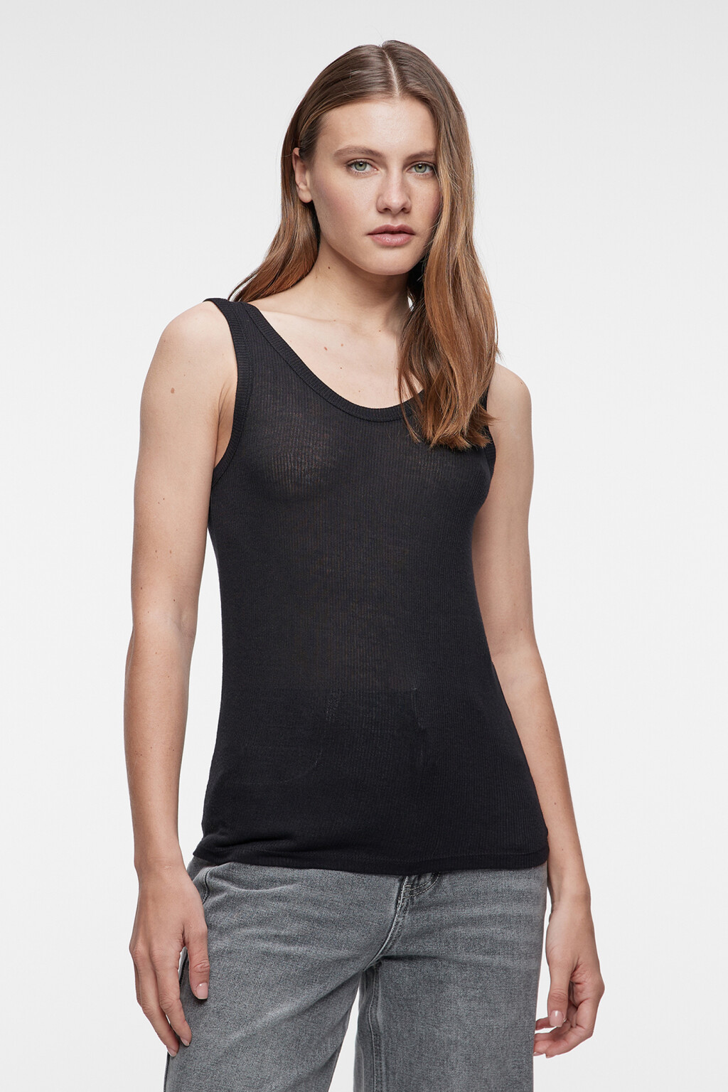 Майка slim вискозная на широких бретелях - цвет черный - 1