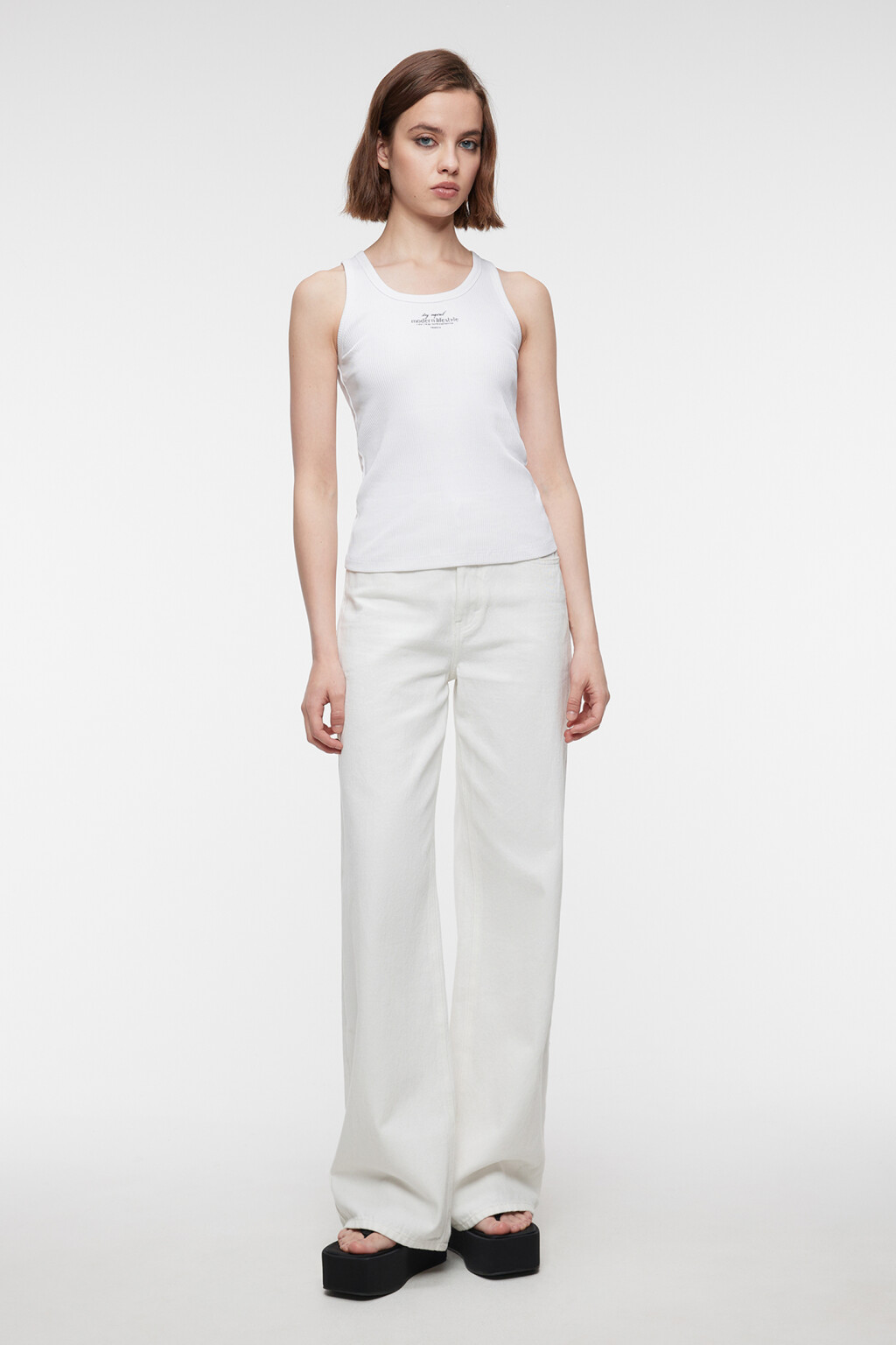 Майка хлопковая облегающая в рубчик с принтом-надписью - цвет белый - 4