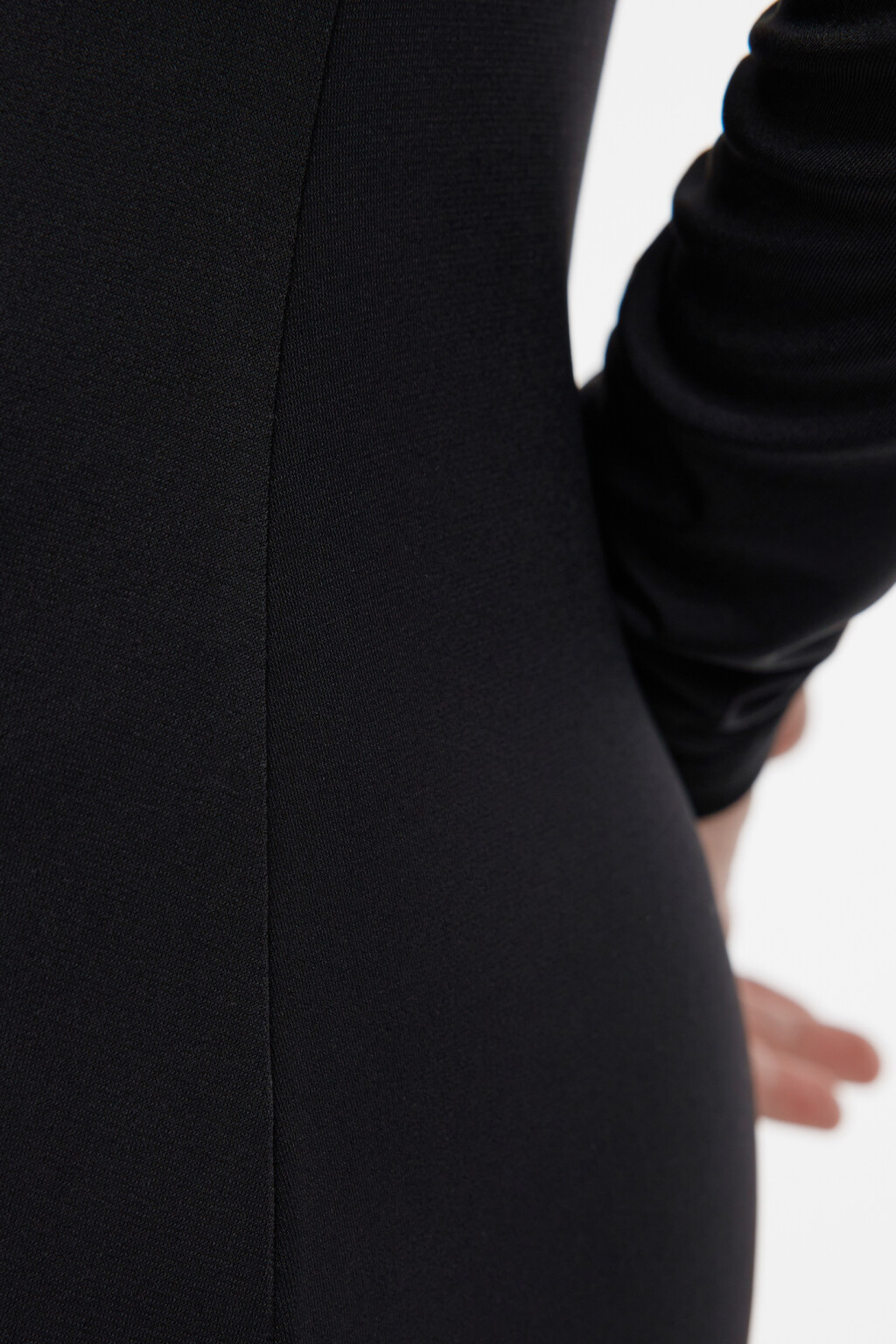 Платье миди облегающее с запахом на груди и разрезом - цвет черный - 6