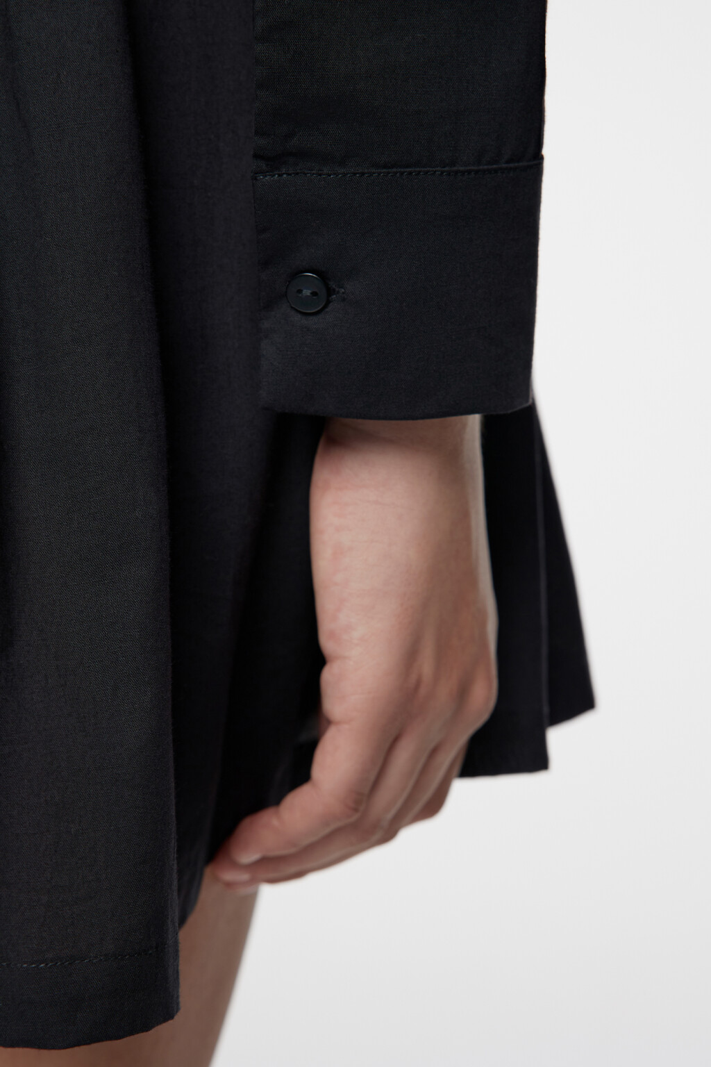 Платье мини приталенное с отложным воротником и запахом - цвет черный - 6