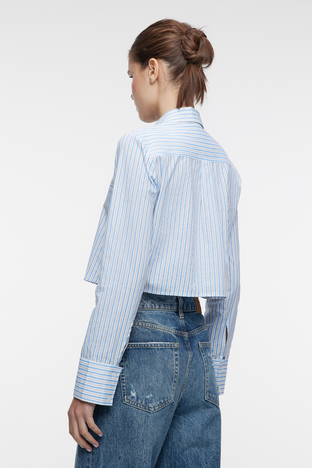 Блузка-рубашка хлопковая укороченная с потайным карманом - цвет голубой - 3