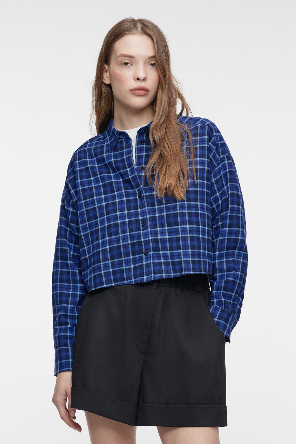 Рубашка фланелевая укороченная с принтом в клетку - цвет голубой - 2